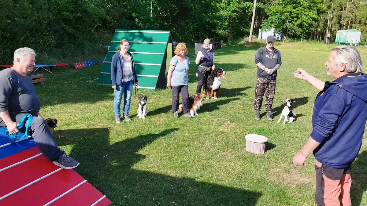 Trainer erklärt Hundeführerschein Trainer erklärt Hundeführerschein